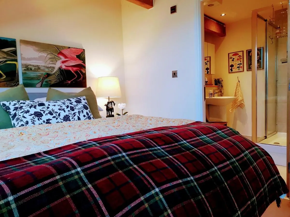 Luxury Spacious Penthouse Apartment Luddendenfoot