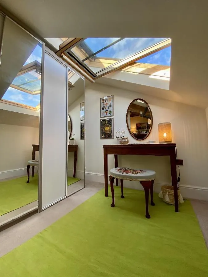 Luxury Spacious Penthouse Apartment Luddendenfoot