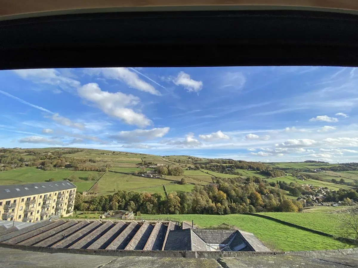 Luxury Spacious Penthouse Apartment Luddendenfoot