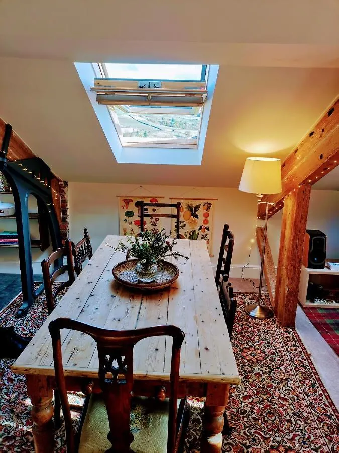 Luxury Spacious Penthouse Apartment Luddendenfoot